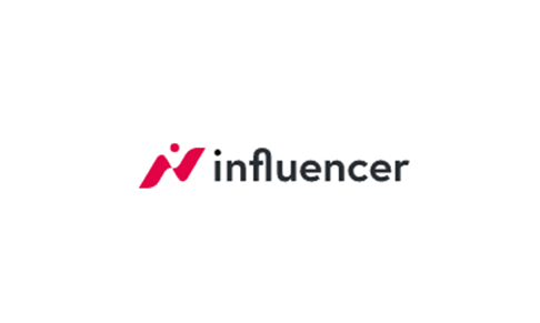 Influencer announces relocation 