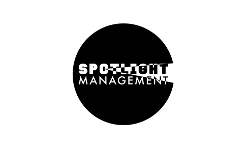 Spotlight Management signs influencer Poppy Adams