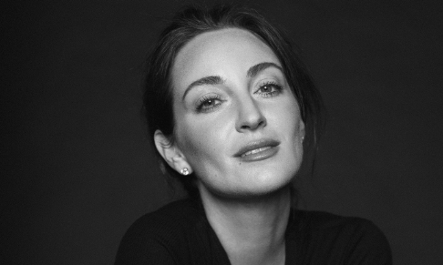New York-based celebrity fashion stylist Micaela Erlanger signs to agency (179.1k Instagram followers)