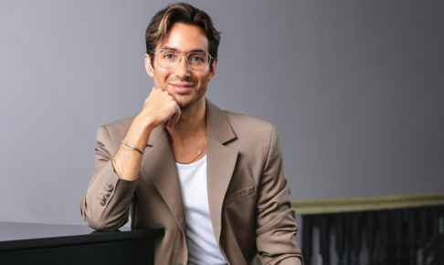 84 World signs hair stylist