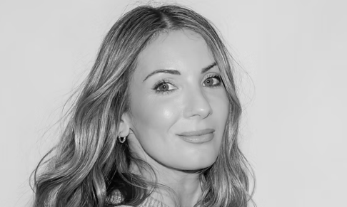 CAREN signs make-up artist and groomer