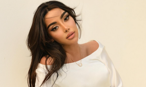 Streamline PR signs fashion influencer