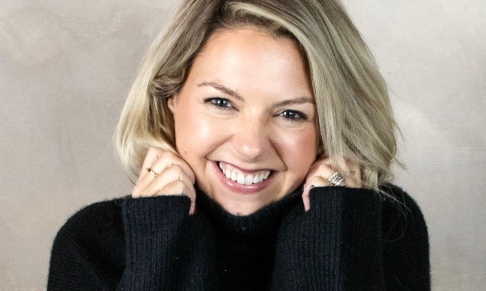 OTG signs fashion, lifestyle and family influencer (153k Instagram followers)