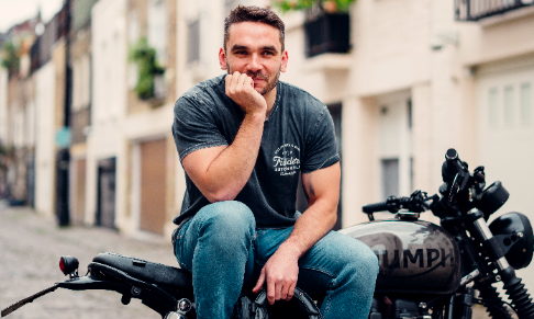 Diving Bell signs automotive and lifestyle influencer (1.9M Instagram followers)