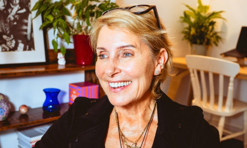Dundas Communications signs relationship therapist and influencer (10.2k Instagram followers)