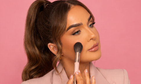 DASH Talent signs beauty and motherhood influencer Helen Willis (43.3k Instagram followers)