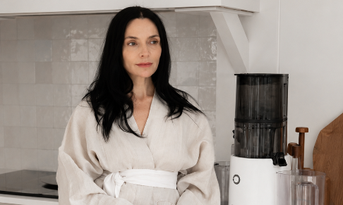 Holistic health and beauty influencer Donna Bartoli takes management in-house (127.6k Instagram followers)