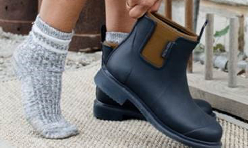 Merry People appoints b. the communications agency